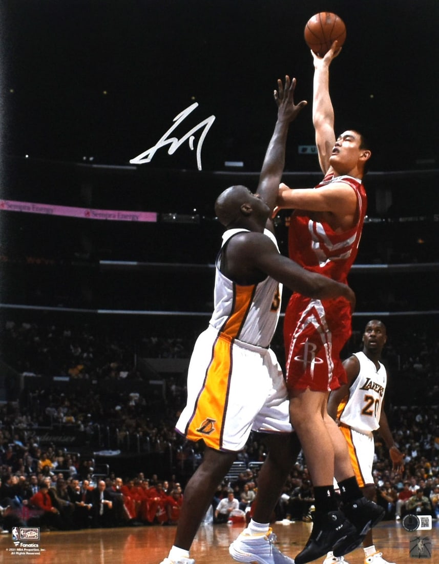 Yao Ming Signed Houston Rockets 16x20 Photo Beckett Authenticated (1 of 2)