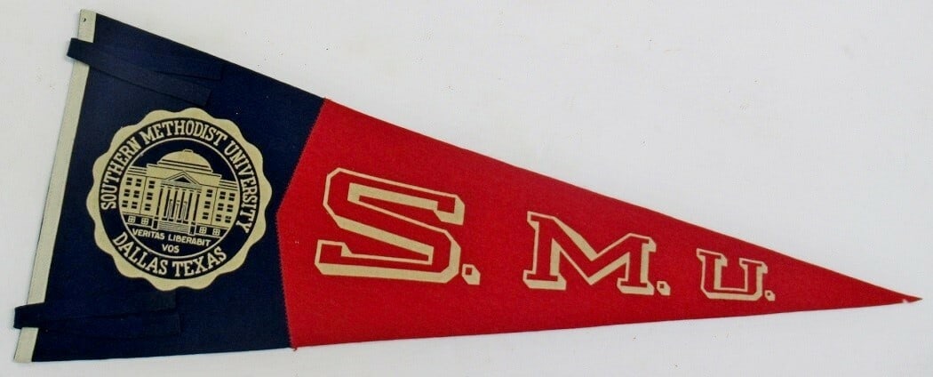 1940s SMU Mustangs 30 Inch Original Vintage Pennant: 1940s SMU Mustangs 30 Inch Original Vintage Pennant This vintage 1940s SMU Mustangs pennant is a classic piece of sports memorabilia for any football fan. Measuring 30 inches, it showcases the rich hi