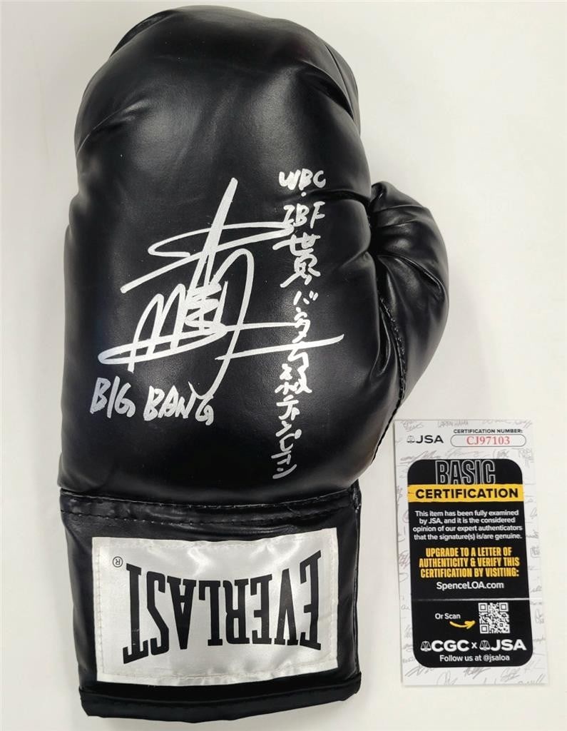 Junto Nakatani Signed Boxing Glove with JSA Authentication: Junto Nakatani Signed Boxing Glove with JSA Authentication This is an original boxing glove autographed by Junto Nakatani, featuring a distinctive Kanji inscription. The glove has been authenticated b
