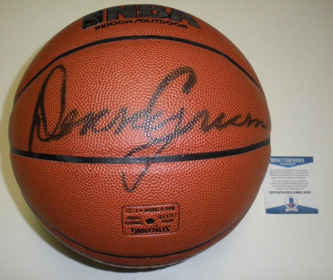 Denny Crum Signed Basketball Louisville Cardinals HOF Beckett COA (1 of 1)