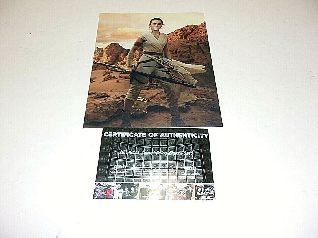 Daisy Ridley Signed 8x10 Rey Photo with COA Star Wars (1 of 1)