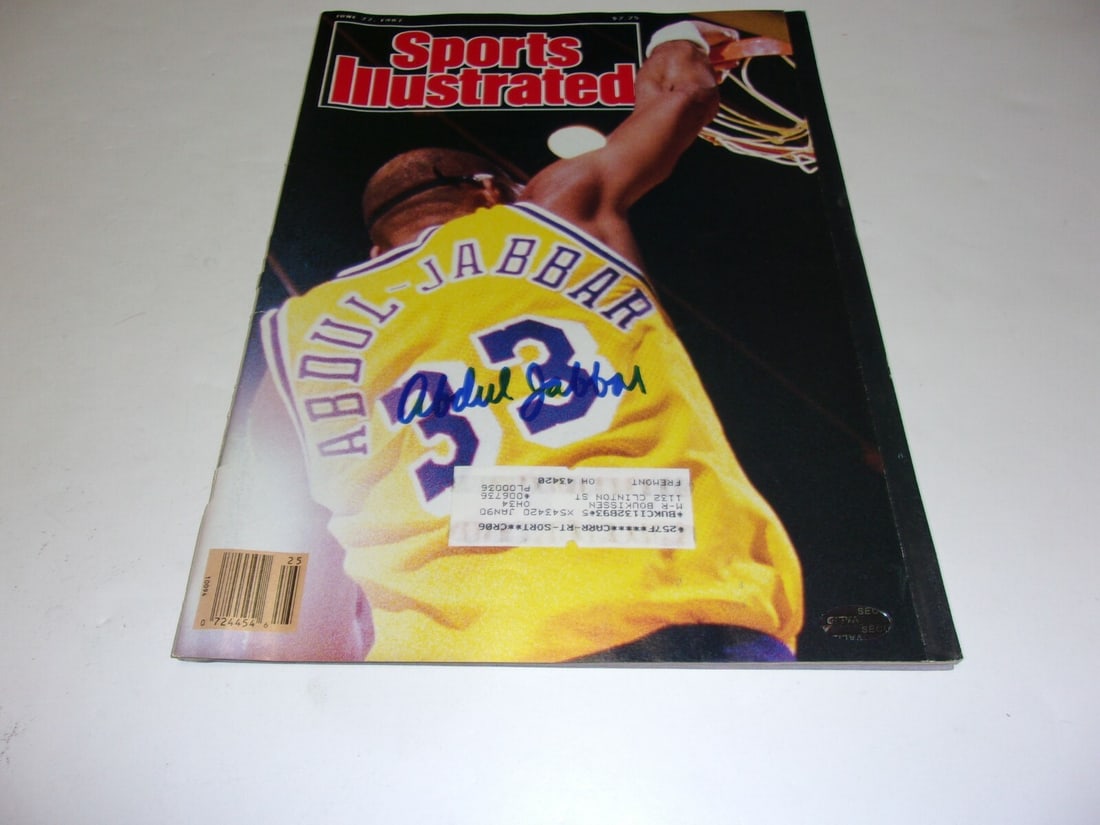 Kareem Abdul-Jabbar Signed Sports Illustrated HOF #3 Magazine (1 of 1)