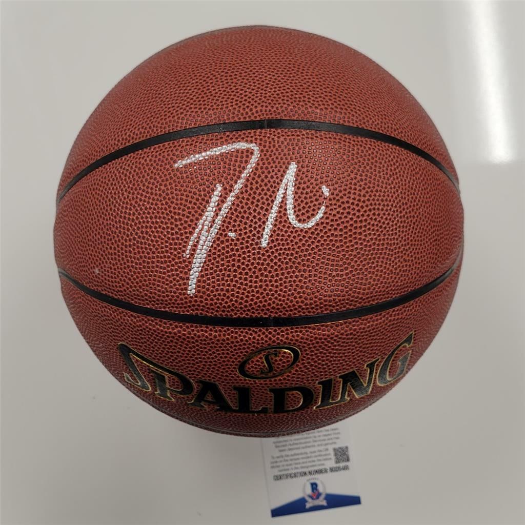 Damian Lillard Signed Basketball Trailblazers Beckett BAS Authenticated (1 of 2)