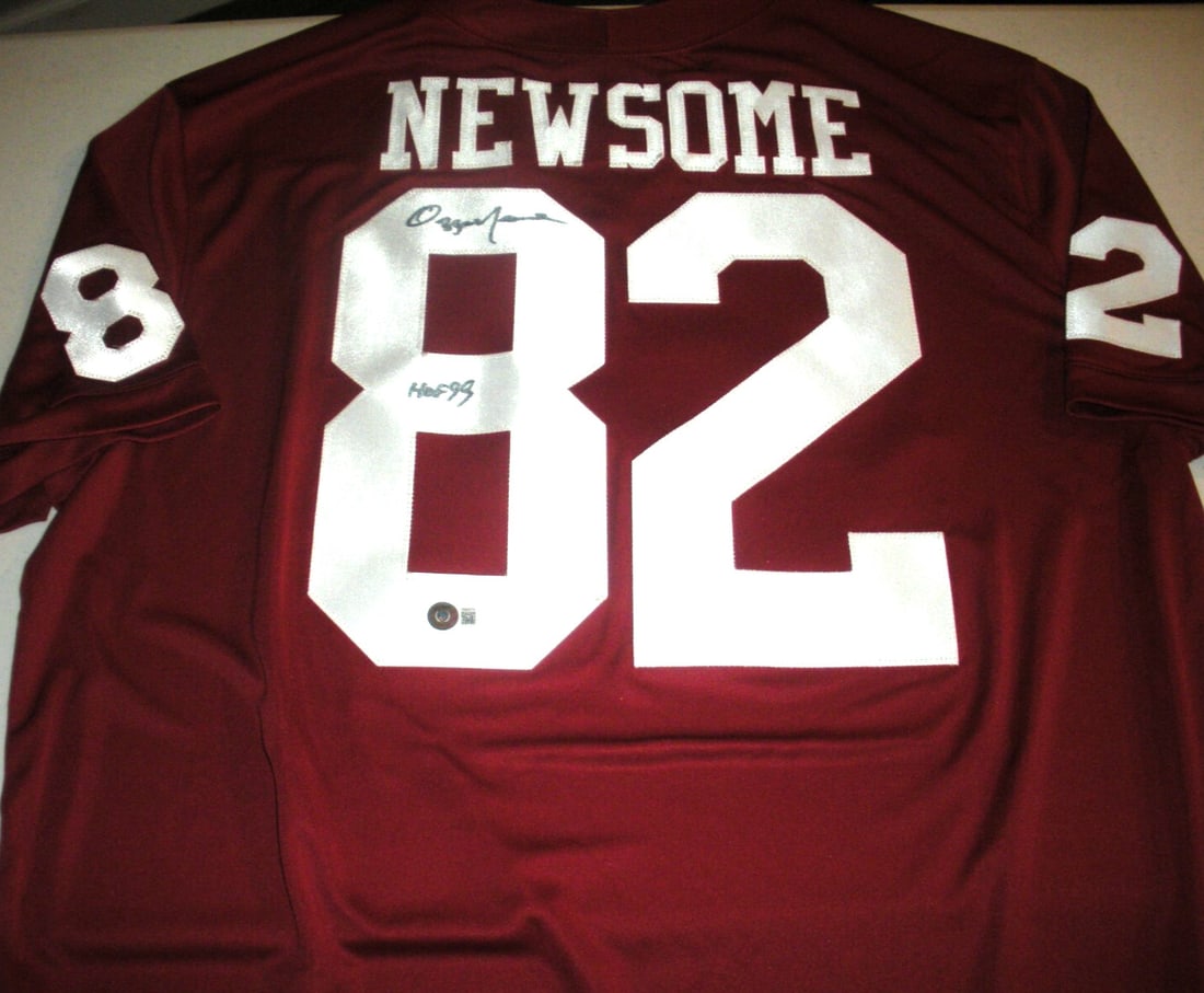 Ozzie Newsome Alabama Roll Tide Signed Nike Jersey with Beckett COA: Ozzie Newsome Alabama Roll Tide Signed Nike Jersey with Beckett COA This is an official licensed Nike jersey signed by Ozzie Newsome, a legendary player from the Alabama Roll Tide football team. The j