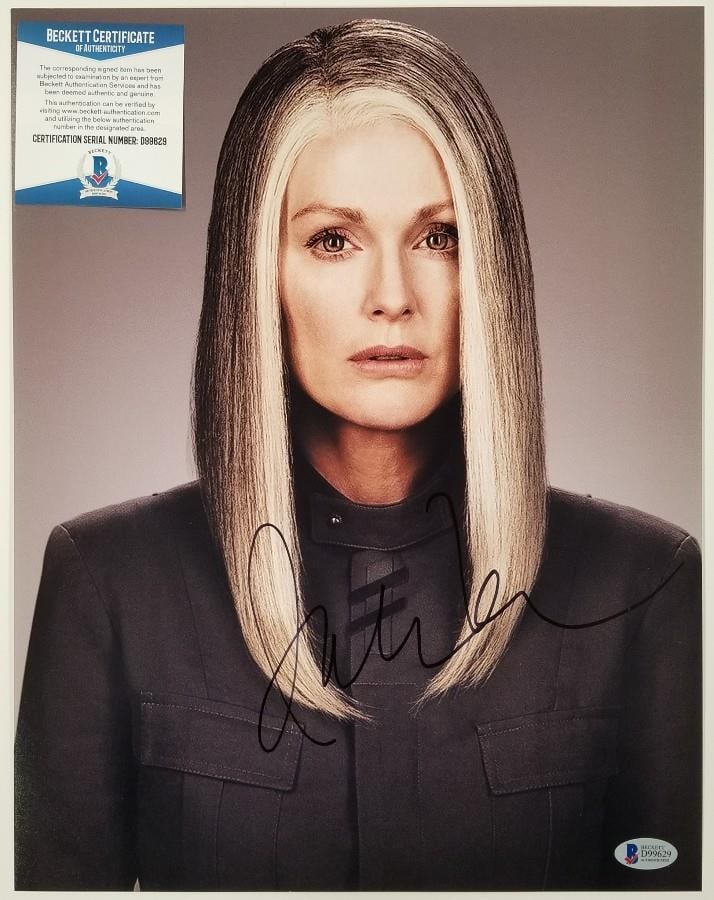 Julianne Moore Signed 11x14 Photo Hunger Games Beckett COA: Julianne Moore Signed 11x14 Photo Hunger Games Beckett COA This stunning 11x14 photograph features Julianne Moore, renowned actress from the Hunger Games series, with an authentic signature. This orig