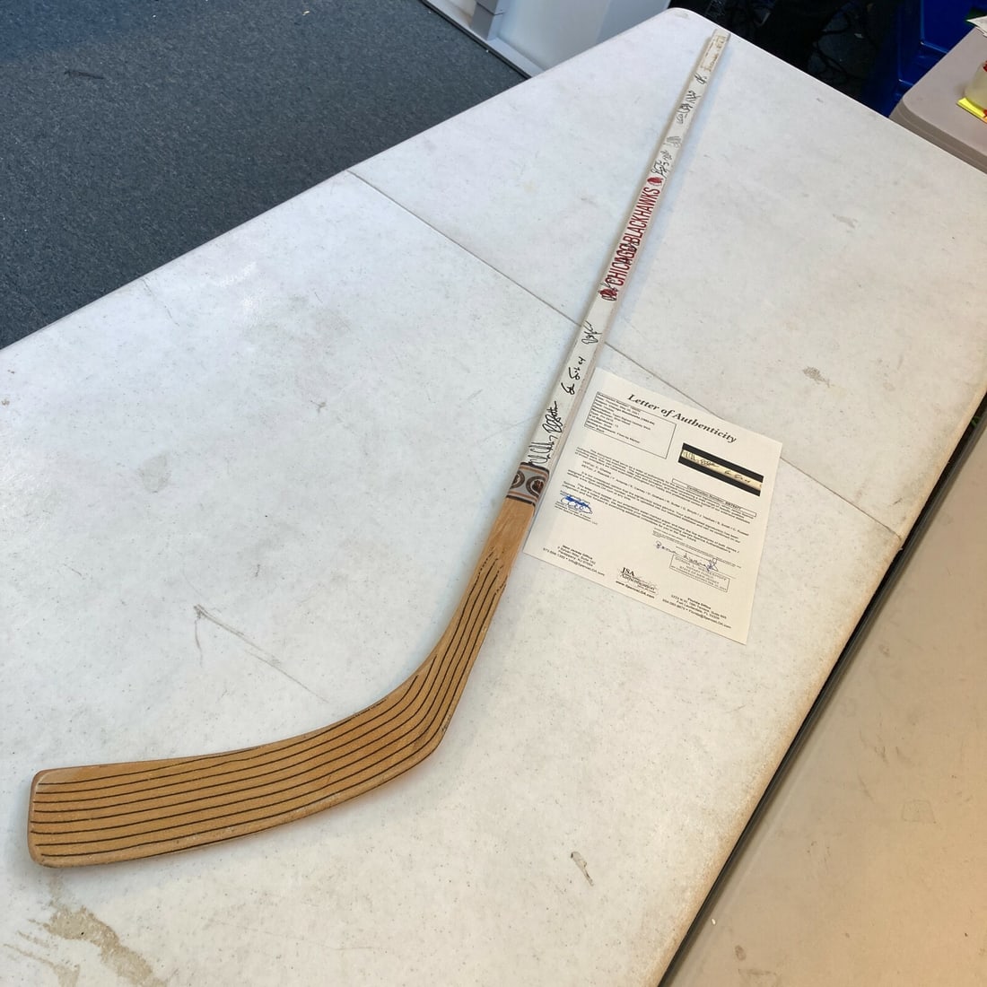 1993-94 Chicago Blackhawks Team Signed Chris Chelios Hockey Stick JSA COA (1 of 12)