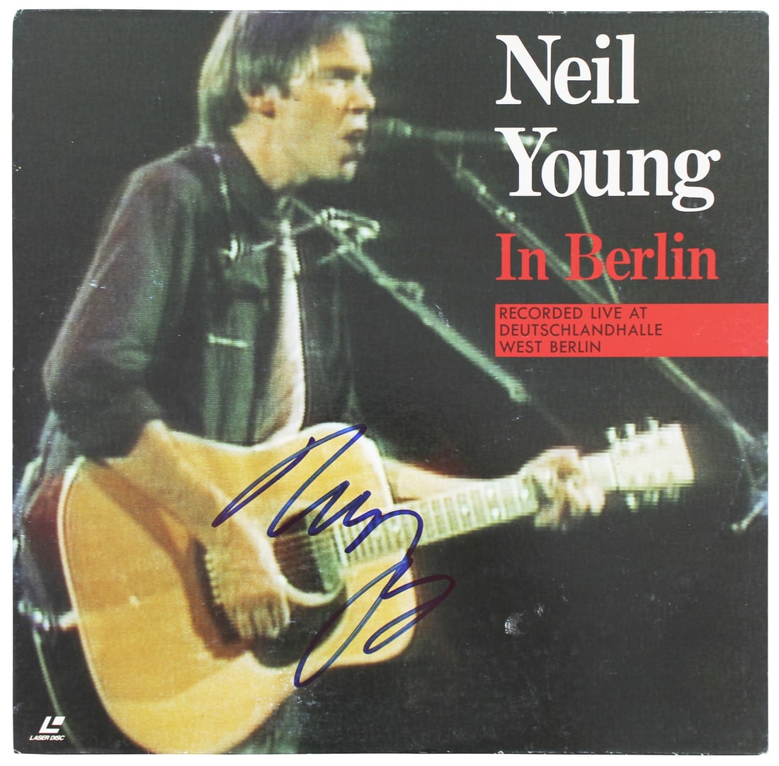 Neil Young Signed In Berlin Laserdisc Cover with Beckett COA (1 of 10)