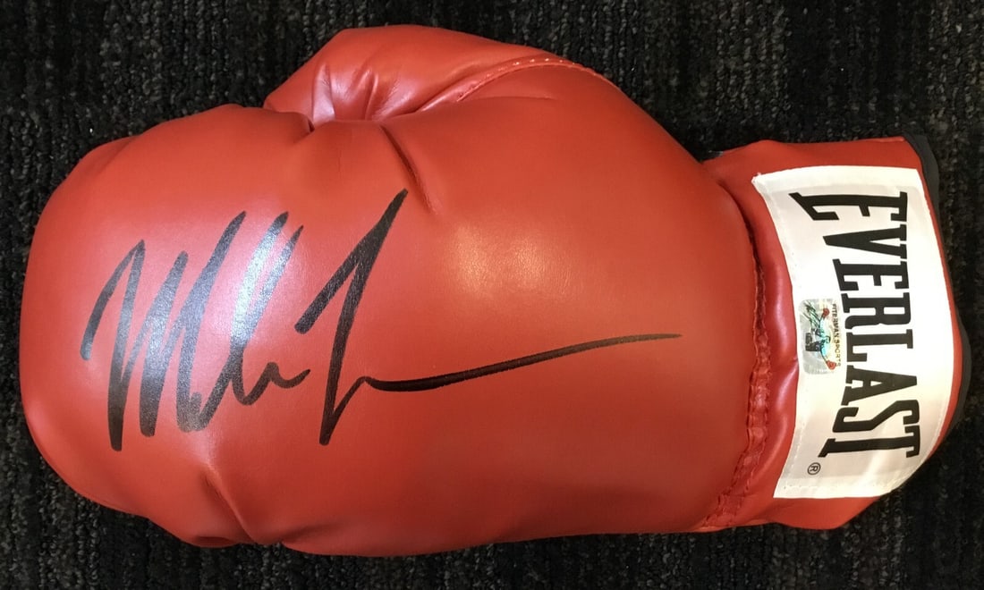 Mike Tyson Signed Everlast Boxing Glove with Online Authentics: Mike Tyson Signed Everlast Boxing Glove with Online Authentics This is an original Everlast boxing glove signed by the legendary boxer Mike Tyson. The glove comes with authentication from Online Authe