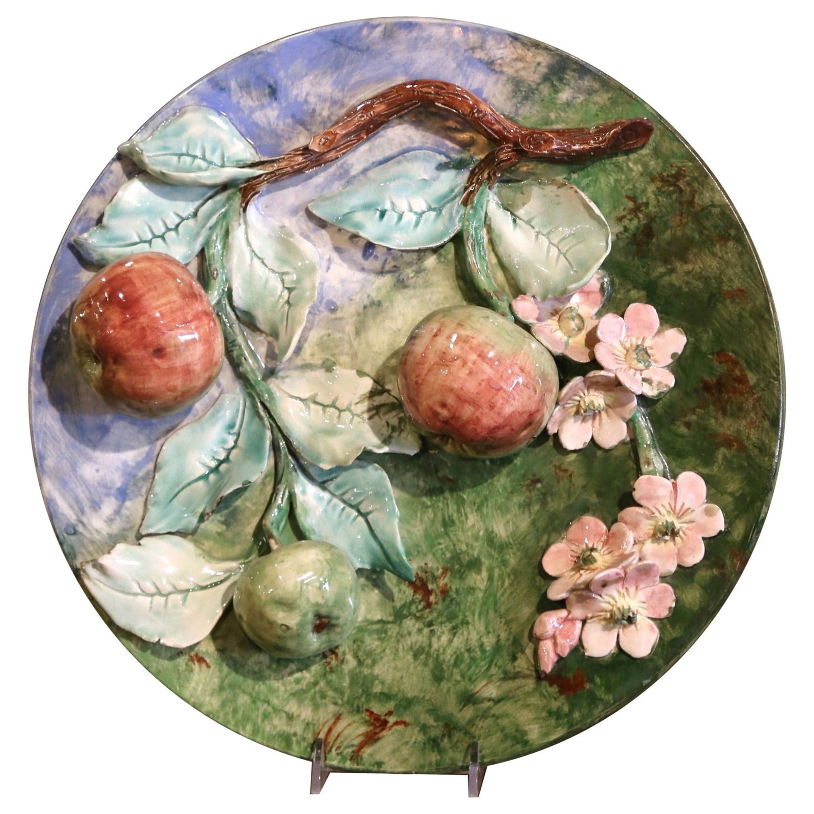Antique 19th Century Longchamp French Majolica Platter with Apples: Antique 19th Century Longchamp French Majolica Platter with Apples Enhance your kitchen decor with this exquisite 19th Century French Ceramic Barbotine Wall Platter. This stunning antique Majolica pie