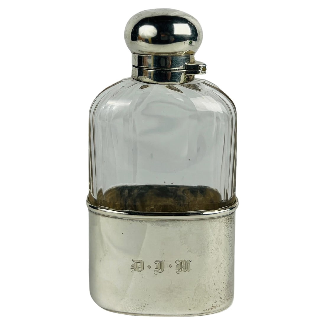Andrew Barrett & Sons Edwardian Sterling Silver Glass Locking Flask: Andrew Barrett & Sons Edwardian Sterling Silver Glass Locking Flask Discover this exquisite sterling silver and glass locking flask, a remarkable example of early 20th-century British craftsmanship by