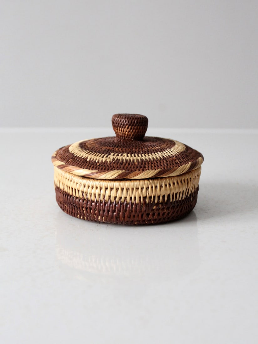 Vintage Handwoven Grass or Reed Basket with Lid (1 of 9)