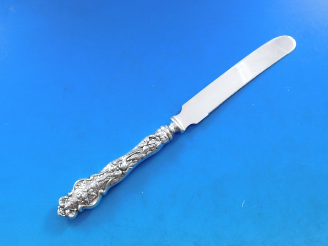 Wallace Irian Sterling Silver Citrus Knife 7.75" Art Nouveau: Wallace Irian Sterling Silver Citrus Knife 7.75" Art Nouveau Elevate your dining experience with this exquisite Irian Citrus Knife by Wallace. Crafted from sterling silver, this knife features a beaut