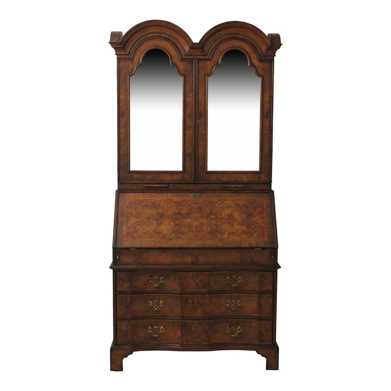 Elegant English George III Walnut Secretary Desk with Leather Surface: Elegant English George III Walnut Secretary Desk with Leather Surface Introducing a stunning English George III Walnut Secretary Desk, crafted with meticulous attention to detail. This elegant piece f