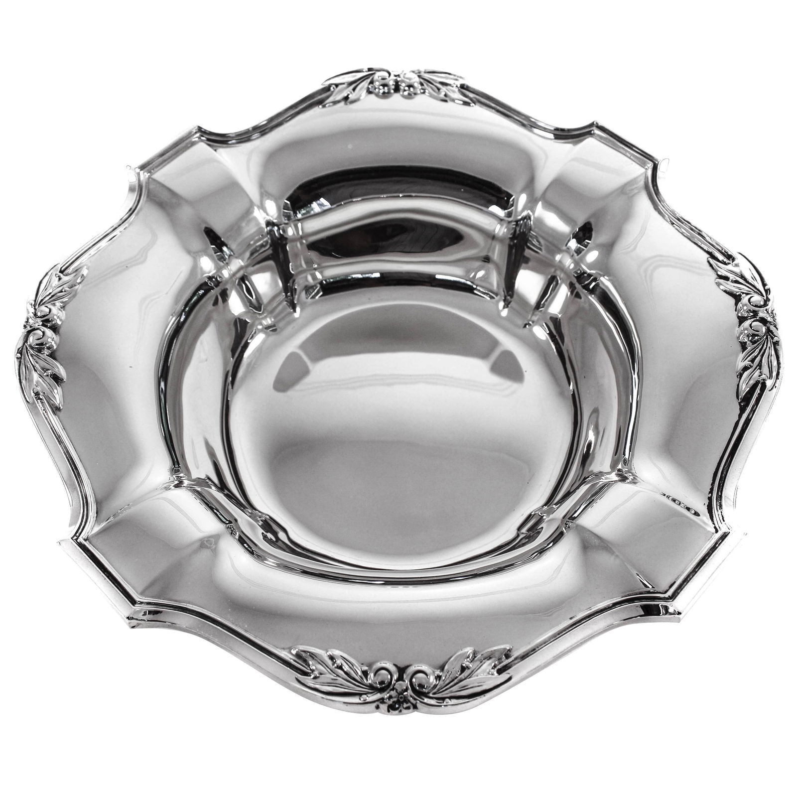 Meriden Britannia Sterling Silver Bowl 12in Scalloped Rim 1940s: Meriden Britannia Sterling Silver Bowl 12in Scalloped Rim 1940s This exquisite Meriden Britannia Bowl showcases a modern yet charming design, featuring a scalloped rim and a distinctive four-leaf moti