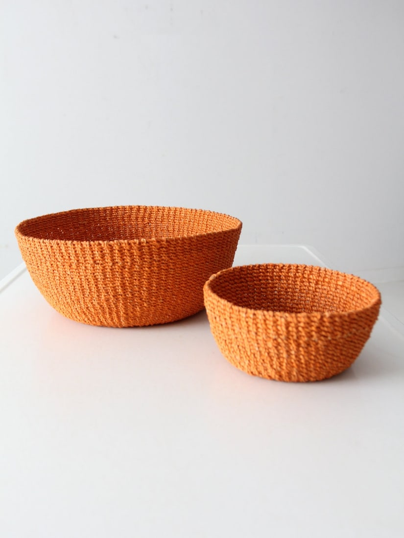 Set of 2 Vintage Pumpkin-Orange Woven Bowls: Set of 2 Vintage Pumpkin-Orange Woven Bowls Enhance your home decor with this charming set of 2 vintage woven baskets in vibrant pumpkin-orange tones. Each bowl features a tight, textured weave, addin