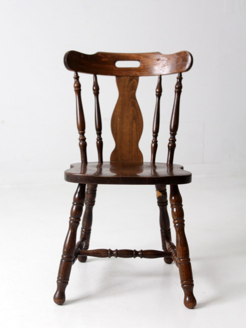 Vintage Solid Wood Pub Style Spindle Back Dining Chair: Vintage Solid Wood Pub Style Spindle Back Dining Chair Discover the charm of this vintage spindle back dining chair, designed in a classic pub style. Crafted from solid wood, it features elegantly tur