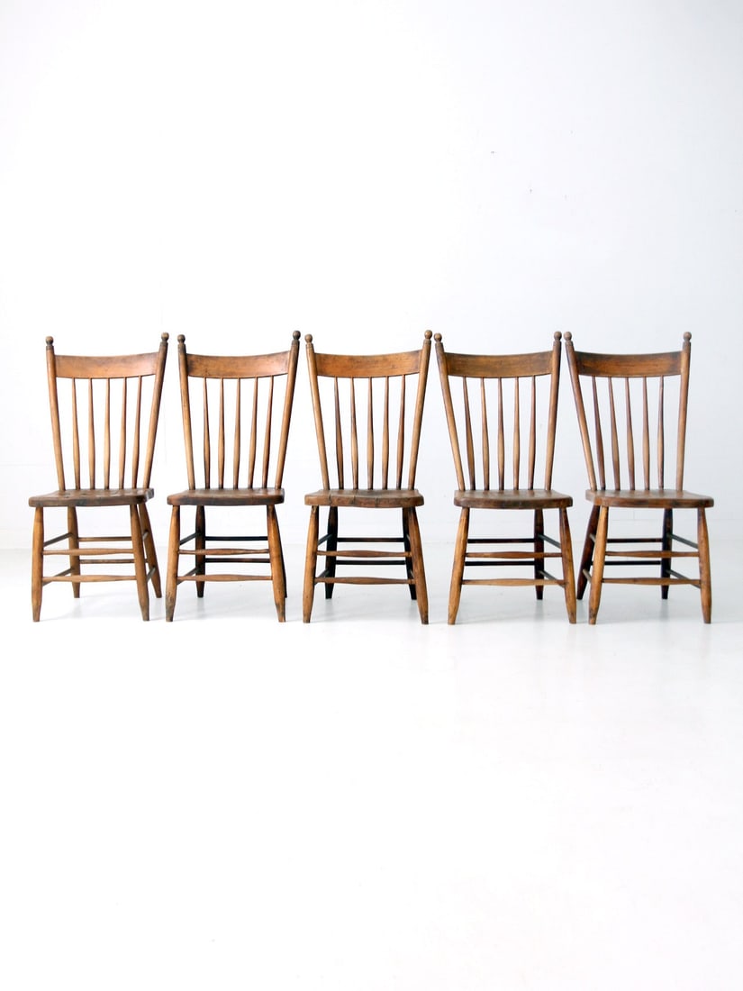 Set of 5 Antique Windsor Dining Chairs Rustic Elegance: Set of 5 Antique Windsor Dining Chairs Rustic Elegance This set of five antique Windsor dining chairs showcases a classic farmhouse design characterized by tall, turned-spindle backs, elegantly turned