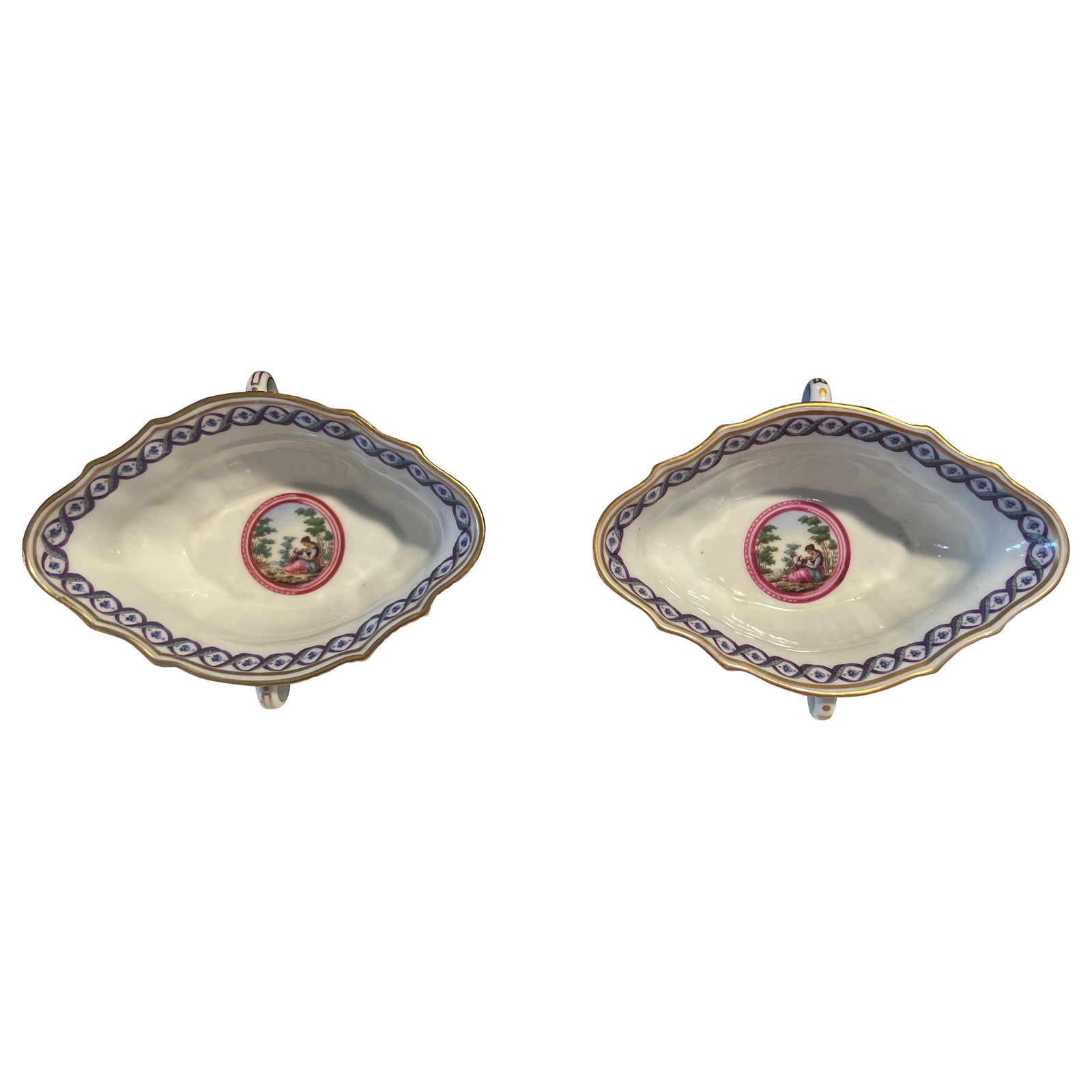 Richard Ginori Elba Pattern Porcelain Sauce Boats Set of 2: Richard Ginori Elba Pattern Porcelain Sauce Boats Set of 2 Enhance your dining experience with this exquisite pair of Richard Ginori porcelain open sauce boats from the renowned "Elba" pattern. Crafte