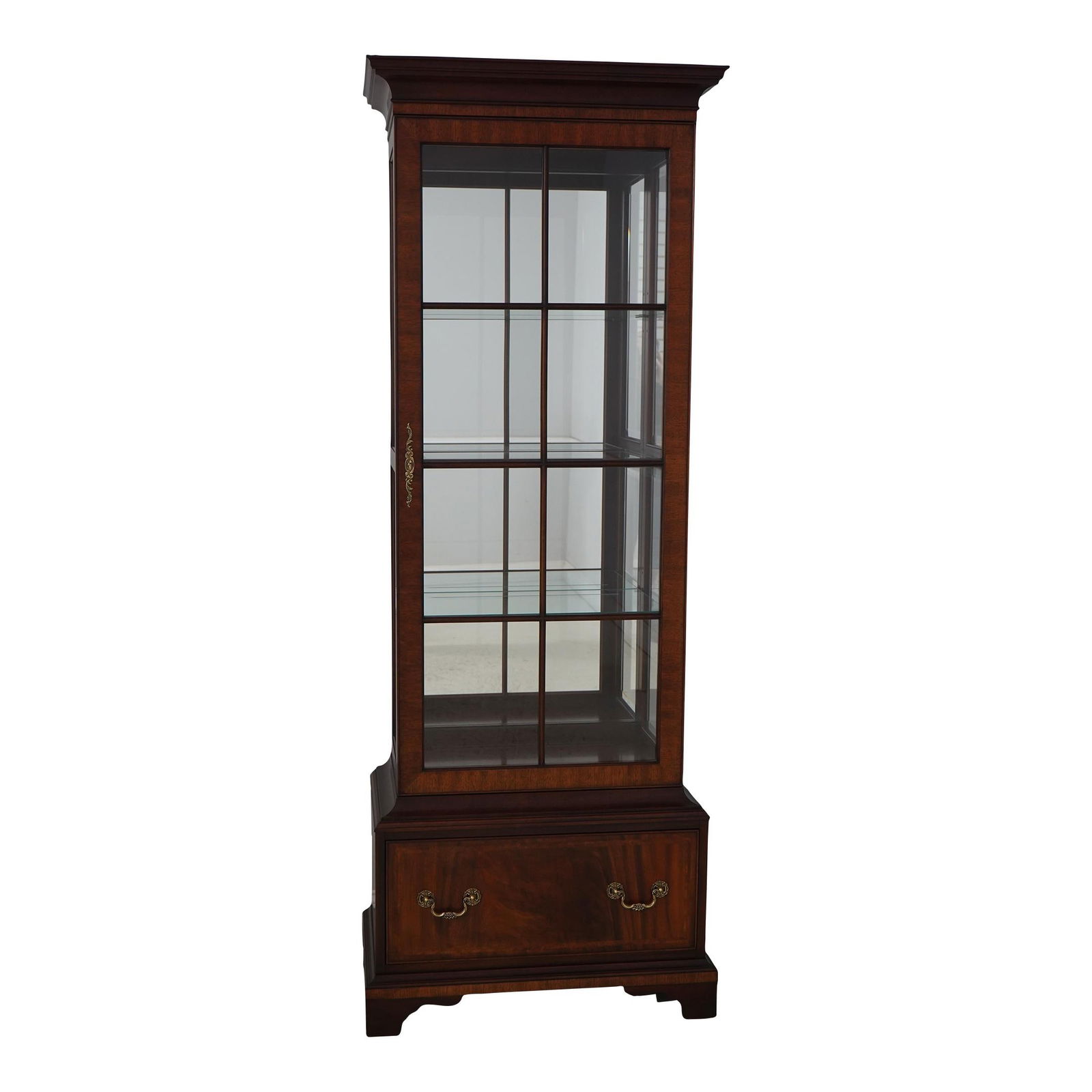 Henkel Harris Model 2301 Mahogany Display Cabinet Chippendale Style Lighted Interior (1 of 10)