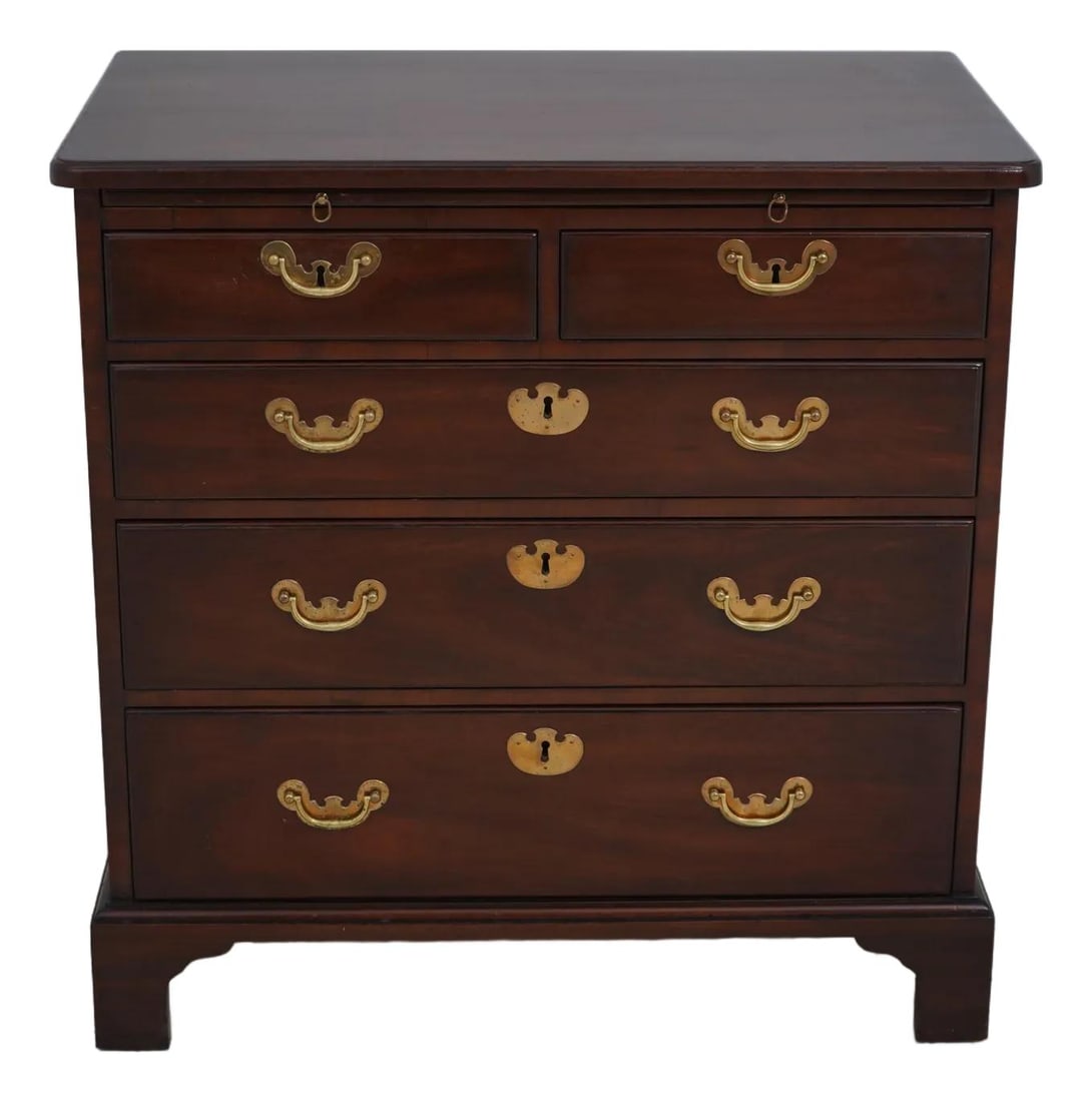 Kittinger CW-68 Colonial Williamsburg Mahogany Bachelor Chest with Dovetailed Drawers: Kittinger CW-68 Colonial Williamsburg Mahogany Bachelor Chest with Dovetailed Drawers Discover the elegance of the Kittinger CW-68 Colonial Williamsburg Mahogany Bachelor Chest, a striking example of