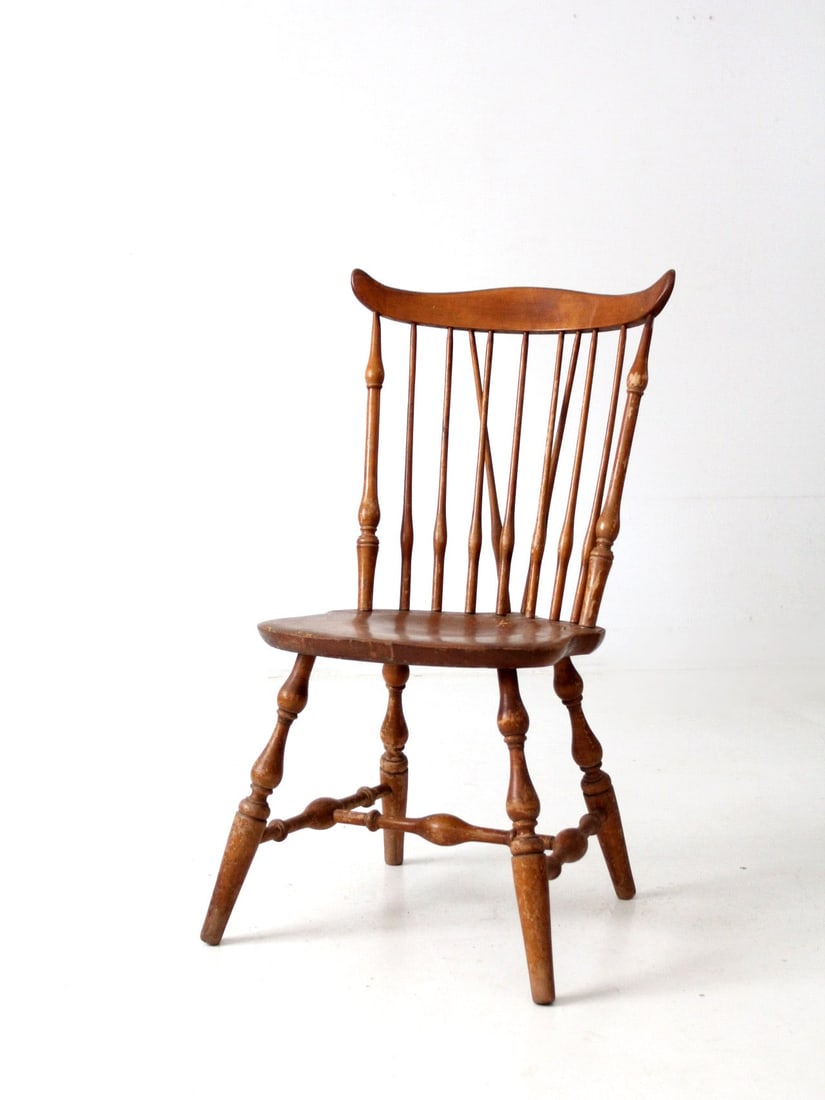 Elegant Mid Century Windsor Fan Back Dining Chair: Elegant Mid Century Windsor Fan Back Dining Chair Discover this elegant Mid Century Windsor Fan Back Chair, a stunning example of mid 20th century design. Crafted from wood, this dining chair showcase
