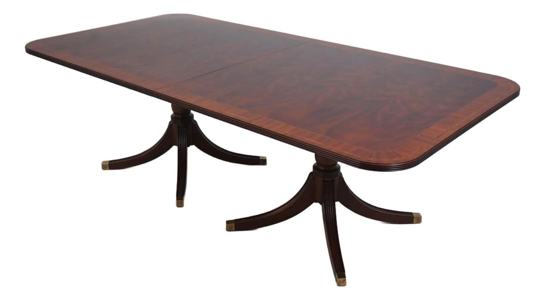 Henkel Harris Model 2296 Traditional Flame Mahogany Dining Table with 2 Leaves (1 of 10)