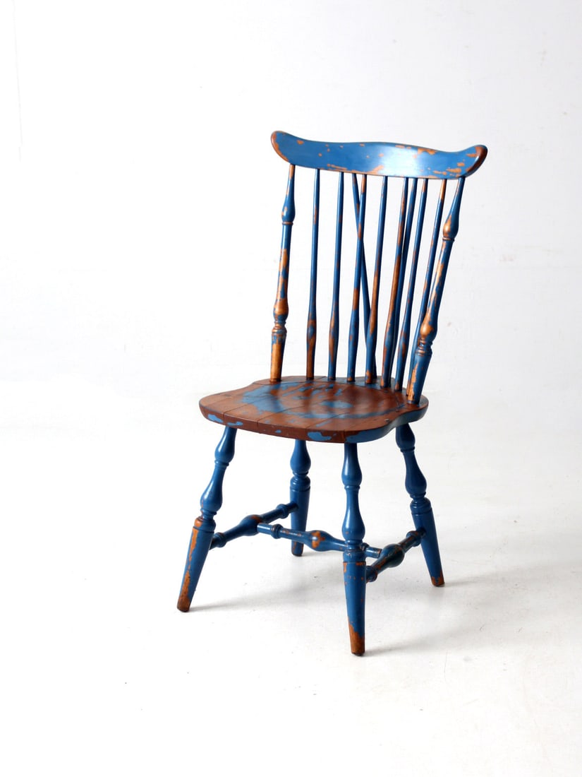 Rustic Antique Windsor Chair with Cerulean Blue Finish: Rustic Antique Windsor Chair with Cerulean Blue Finish This vintage Windsor chair is a stunning and timeless addition to any home, exuding rustic charm and elegance. Featuring a classic design with a