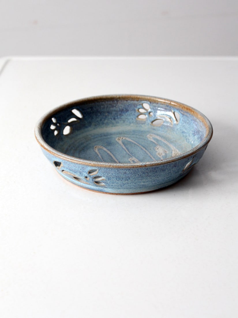Handcrafted Vintage Pottery Tray with Floral Cut-Outs and Blue Glaze: Handcrafted Vintage Pottery Tray with Floral Cut-Outs and Blue Glaze Explore this exquisite vintage studio pottery decorative tray, masterfully hand-crafted and signed by the artist. The tray features