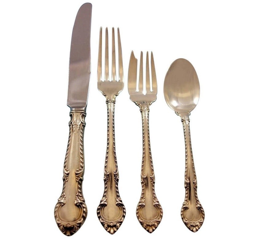 Gorham English Gadroon Sterling Silver Flatware Set for 6 - 24 Pieces: Gorham English Gadroon Sterling Silver Flatware Set for 6 - 24 Pieces Introducing the exquisite English Gadroon flatware set by Gorham, crafted from high-quality sterling silver. This post-1940 set in