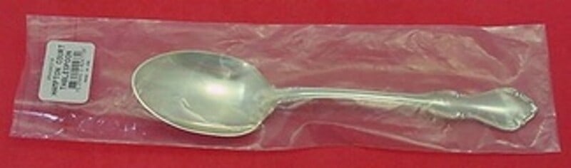 Reed & Barton Hampton Court Sterling Silver Serving Spoon 8 5/8" New: Reed & Barton Hampton Court Sterling Silver Serving Spoon 8 5/8" New This exquisite serving spoon from Reed and Barton features the elegant Hampton Court pattern, crafted from high-quality sterling si