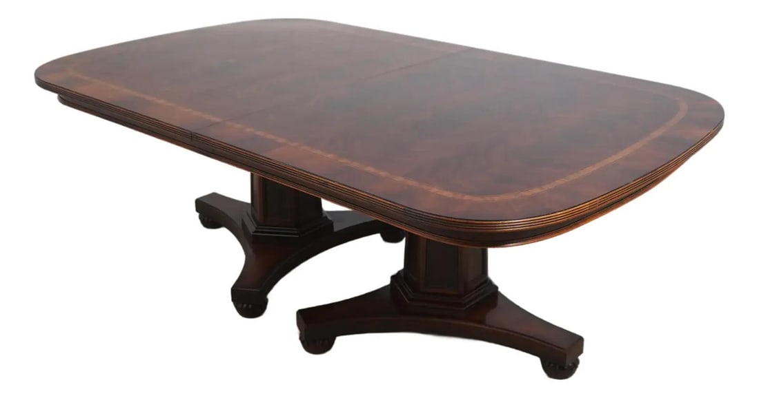 Henredon Flame Mahogany Dining Table with Inlaid Border and Leaves: Henredon Flame Mahogany Dining Table with Inlaid Border and Leaves This exquisite Henredon Large Flame Mahogany Top Dining Room Table showcases a stunning figural mahogany surface with an elegant inla