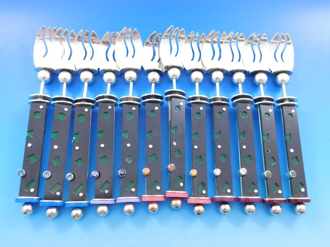 Mardi Jo Cohen Memphis Design Sterling Silver Dessert Fork Set 12 pcs Handmade: Mardi Jo Cohen Memphis Design Sterling Silver Dessert Fork Set 12 pcs Handmade This rare set of 12 dessert forks by Mardi Jo Cohen showcases a striking Memphis Design pattern, characterized by bold ge