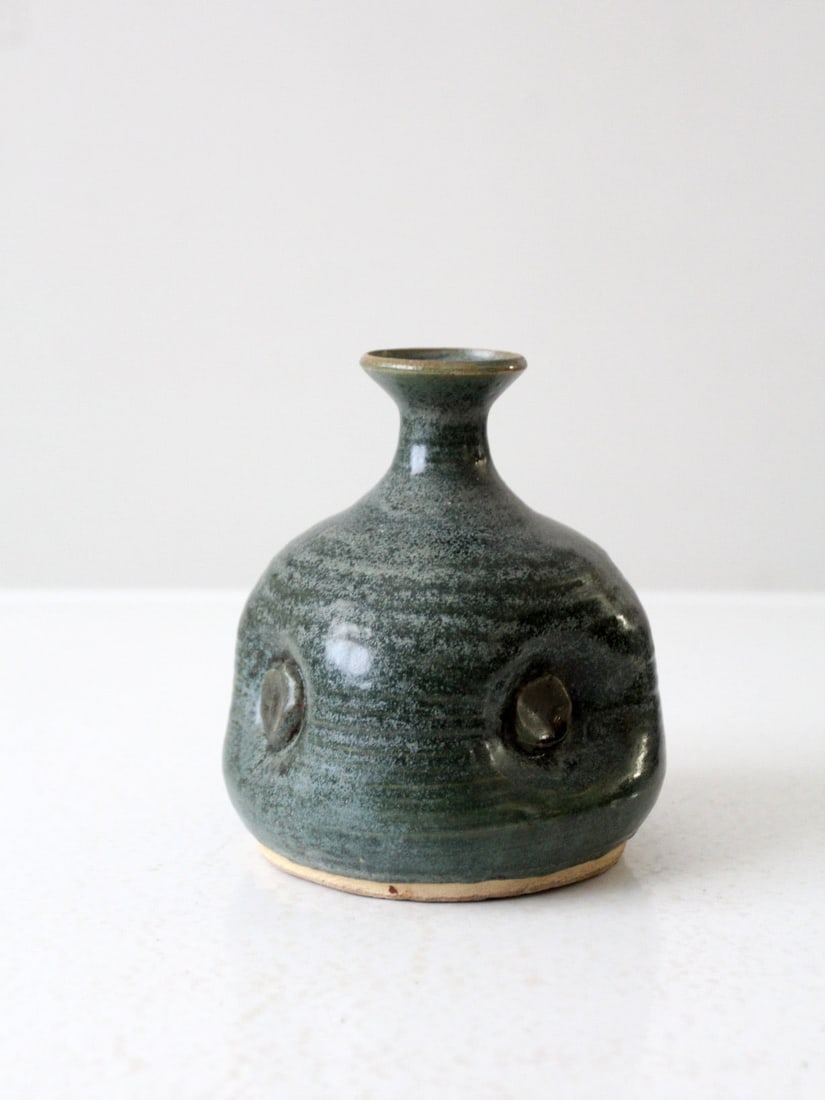 Handmade Vintage Studio Pottery Vase Green Pinched Design 6.5" Tall: Handmade Vintage Studio Pottery Vase Green Pinched Design 6.5" Tall Discover a charming vintage studio pottery vase, expertly handmade and wheel-turned. Featuring a unique pinched body design compleme