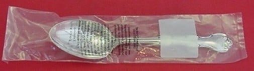 Gorham Rondo Sterling Silver Slotted Serving Spoon 8.5" New: Gorham Rondo Sterling Silver Slotted Serving Spoon 8.5" New Introducing the Rondo by Gorham Sterling Silver Serving Spoon, a beautifully crafted slotted spoon measuring 8 1/2". This exquisite piece fe