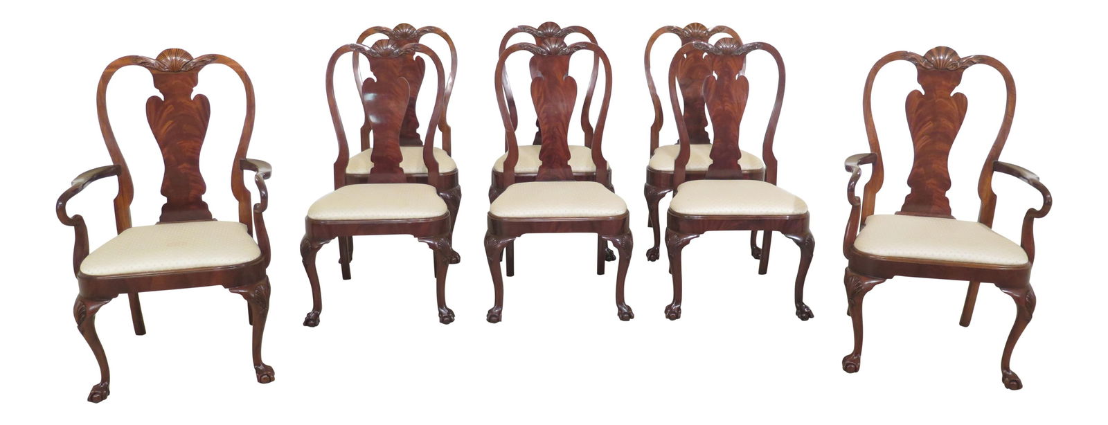 Set of 8 Vintage Karges Georgian Mahogany Dining Chairs Chippendale Style: Set of 8 Vintage Karges Georgian Mahogany Dining Chairs Chippendale Style Discover a stunning set of 8 vintage Karges Georgian dining room chairs, crafted from high-quality mahogany. These chairs feat