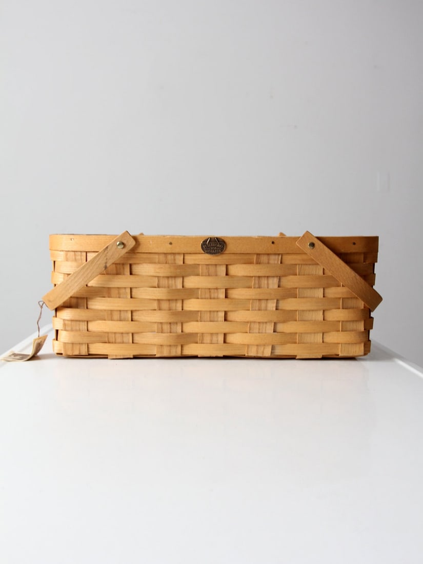 Vintage Peterboro Basket Co Classic Storage Basket with Handles: Vintage Peterboro Basket Co Classic Storage Basket with Handles Discover a timeless piece of craftsmanship with this vintage Peterboro Basket Co storage basket. Featuring a classic splint weave design