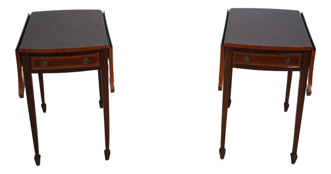 Set of 2 Banded Mahogany Pembroke Lamp Tables with Dropleaves: Set of 2 Banded Mahogany Pembroke Lamp Tables with Dropleaves This stunning pair of banded mahogany dropleaf Pembroke lamp tables exemplifies classic Federal style with a high sheen finish and quality