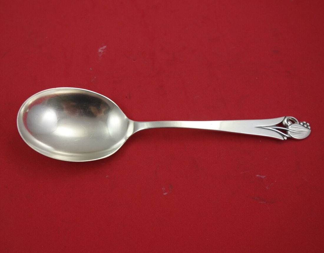 Frank Smith Woodlily Sterling Silver Berry Spoon 8 1/4 Inch: Frank Smith Woodlily Sterling Silver Berry Spoon 8 1/4 Inch This exquisite Woodlily Berry Spoon, crafted by Frank Smith, is a stunning addition to any table setting. Made of high-quality sterling silv
