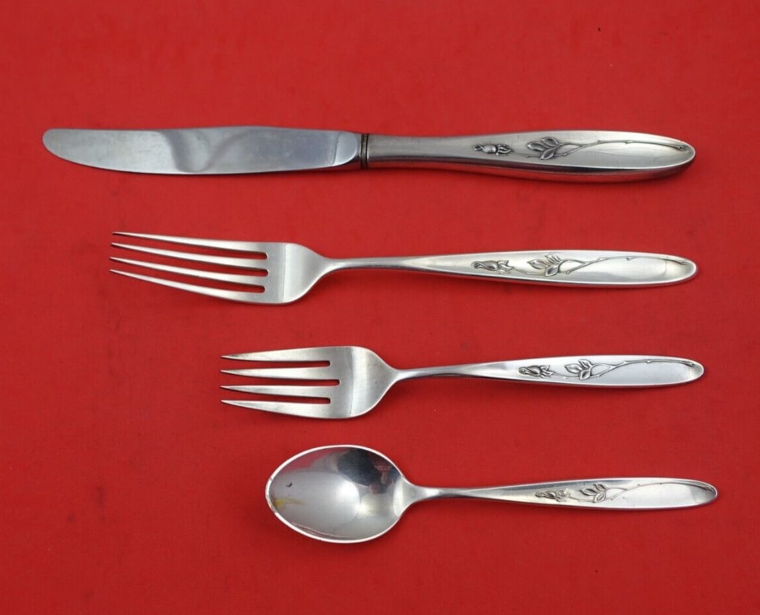 Towle Rose Solitaire 4-Piece Sterling Silver Dinner Place Setting: Towle Rose Solitaire 4-Piece Sterling Silver Dinner Place Setting Enhance your dining experience with this exquisite 4-piece dinner size place setting from the Rose Solitaire pattern by Towle. Crafted