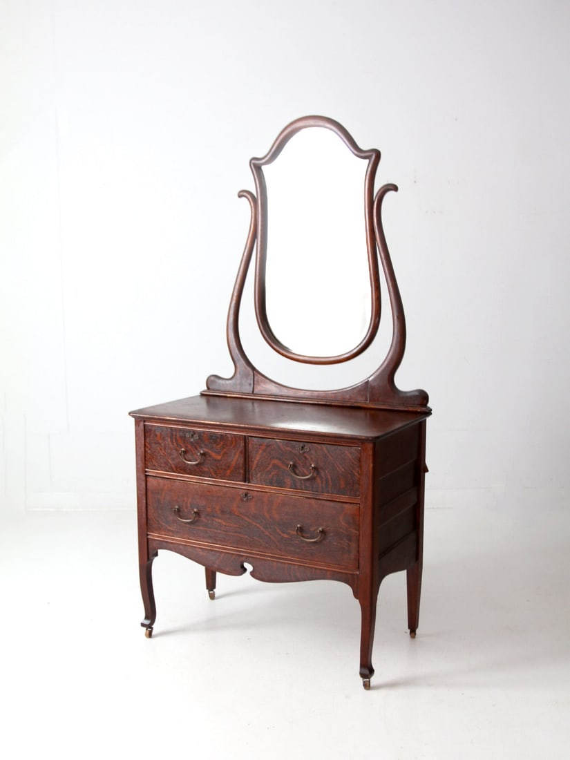 Victorian Quarter-Sawn Oak Dresser with Beveled Mirror (1 of 18)