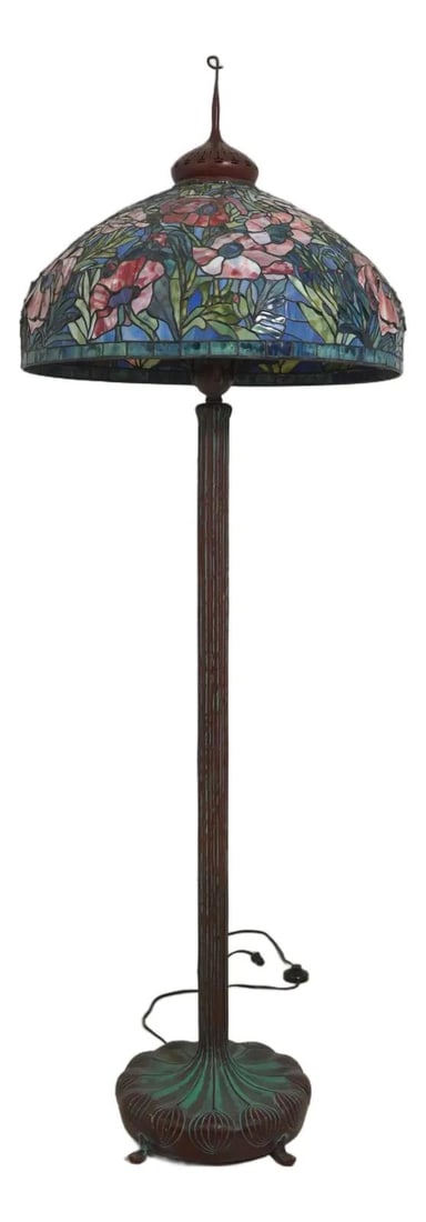 Oriental Poppy Floor Lamp in Tiffany Style with Bronze Patina Base: Oriental Poppy Floor Lamp in Tiffany Style with Bronze Patina Base This Louis Comfort Tiffany style floor lamp features an Oriental Poppy design and is a high-quality vintage reproduction crafted with