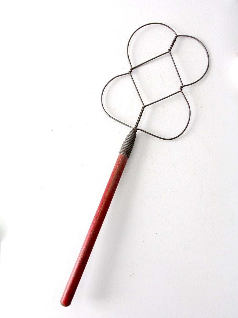 Vintage Antique Rug Beater with Red Wooden Handle 28 in (1 of 7)