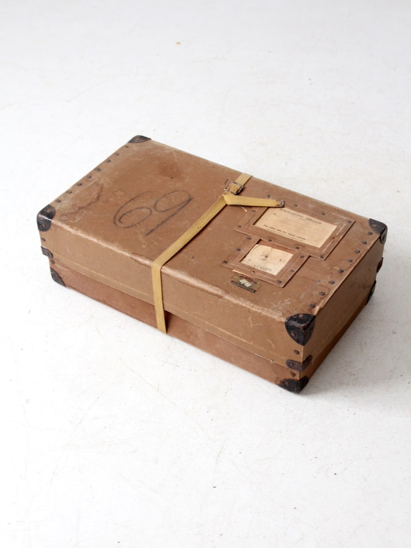 1920s Vintage Fiberco Laundripak Mailing Box with Metal Corners (1 of 10)