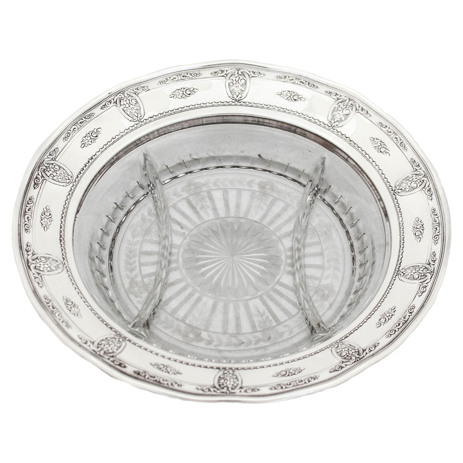 Wallace Silversmiths Rose Point Sterling Silver Crystal Sectional 1934: Wallace Silversmiths Rose Point Sterling Silver Crystal Sectional 1934 This elegant Rose Point sectional, crafted by Wallace Silversmiths in 1934, features a stunning combination of sterling silver