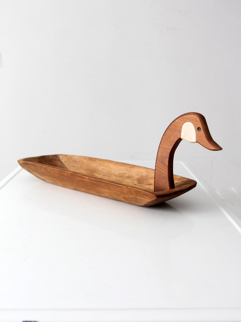 Hand-Carved Vintage Duck Tray 25.5 inch Rustic Decor: Hand-Carved Vintage Duck Tray 25.5 inch Rustic Decor Enhance your home decor with this charming Vintage Wooden Duck Tray. Expertly hand-carved, this tray features a delightful sculptural duck head