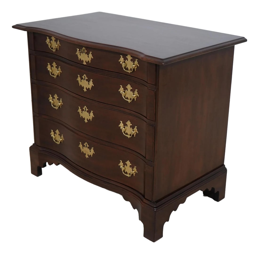 Kittinger CW-183 4 Drawer Mahogany Chest Colonial Williamsburg Style: Kittinger CW-183 4 Drawer Mahogany Chest Colonial Williamsburg Style Discover the elegance of this Kittinger CW-183 Mahogany 4 Drawer Chest, a stunning piece that embodies the sophistication of Coloni