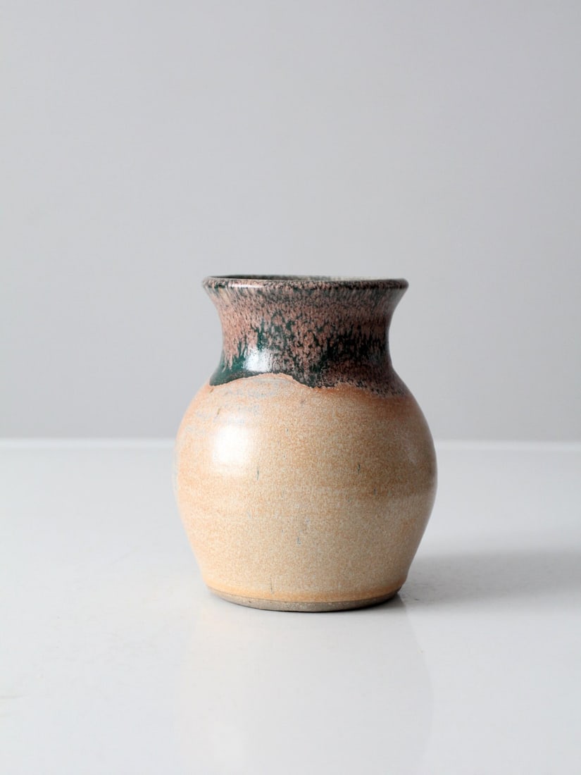 Vintage Studio Pottery Vase with Natural Tan Glaze: Vintage Studio Pottery Vase with Natural Tan Glaze Explore the charm of this vintage studio pottery vase, a beautifully hand-crafted piece featuring a natural tan glaze complemented by a mottled green