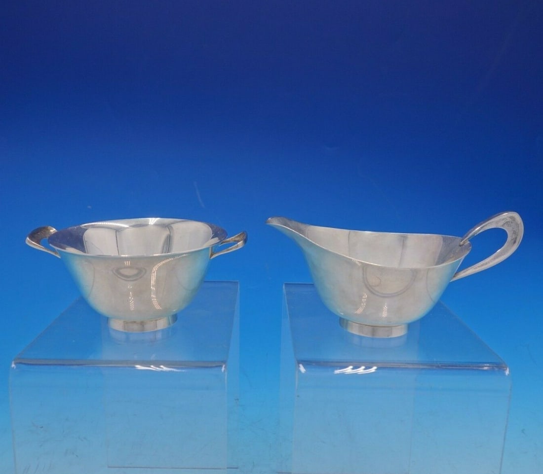 Reed & Barton X80 Sterling Silver Sugar and Creamer Set Mid-Century Modern: Reed & Barton X80 Sterling Silver Sugar and Creamer Set Mid-Century Modern Enhance your dining experience with this exquisite Reed & Barton Sterling Silver Sugar and Creamer Set, a perfect example of