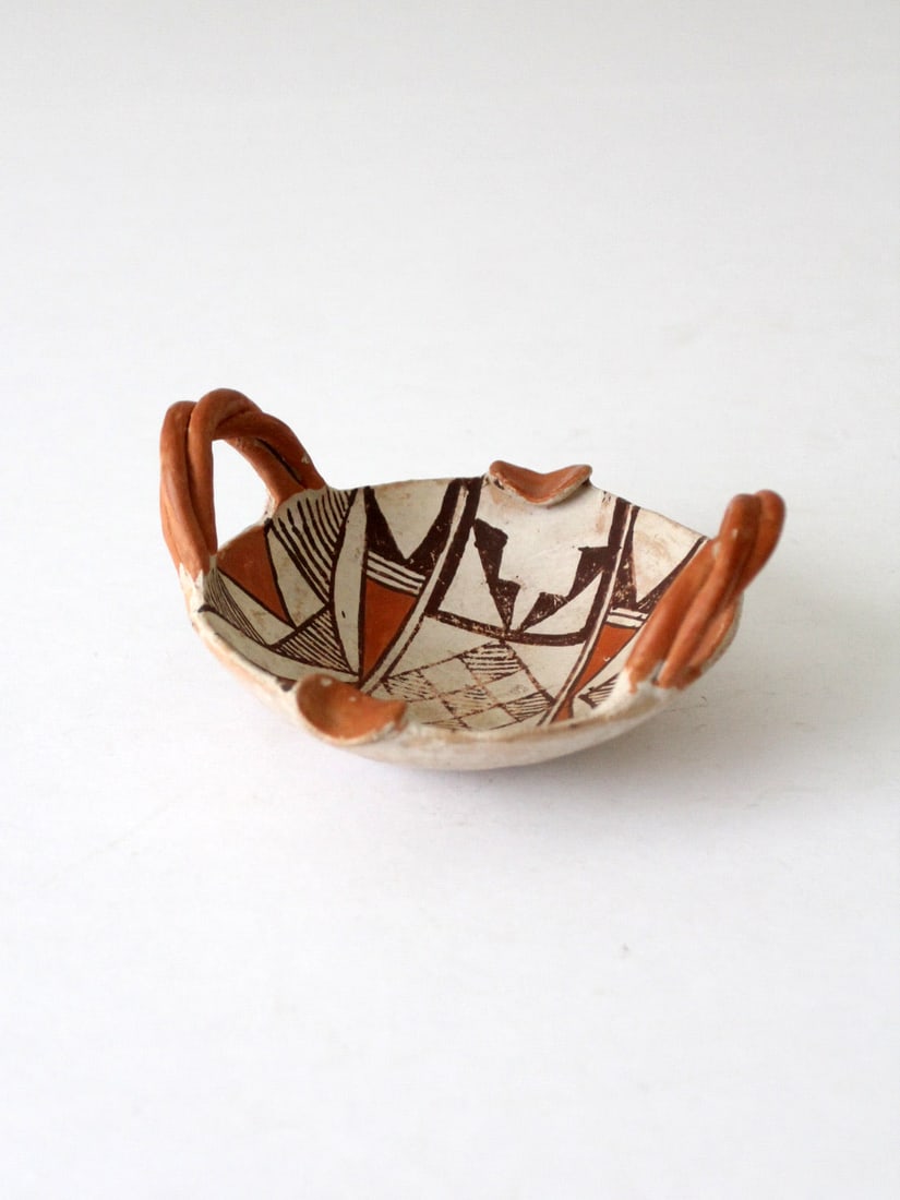 Vintage Acoma Pueblo Handcrafted Pottery Dish with Twisted Handles (1 of 11)