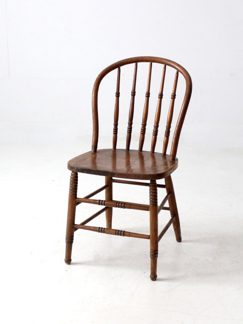 Vintage Windsor Bow Back Chair with Curved Spindle Design (1 of 10)